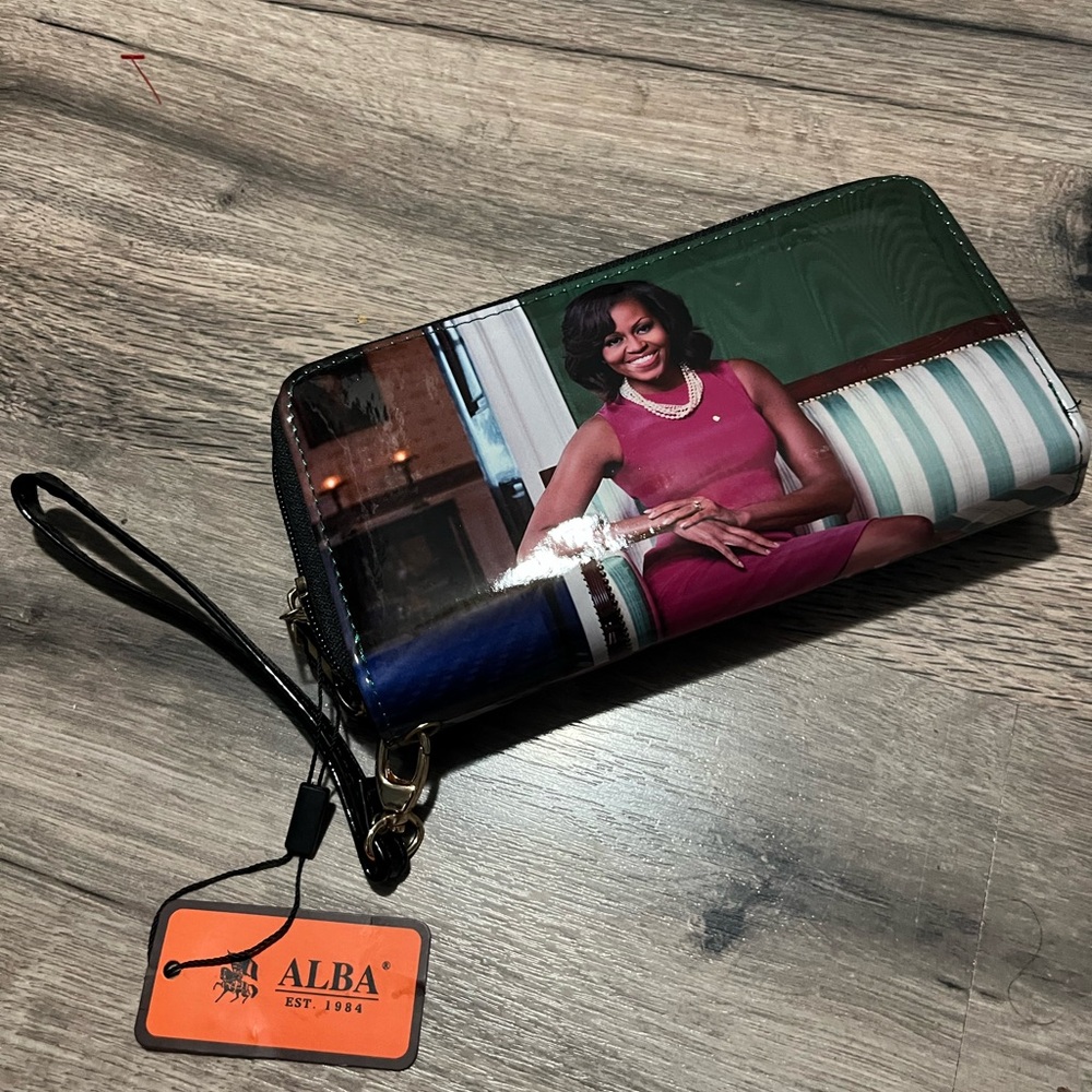 Alba NWT Michelle OBama Women's wristlet Wallet